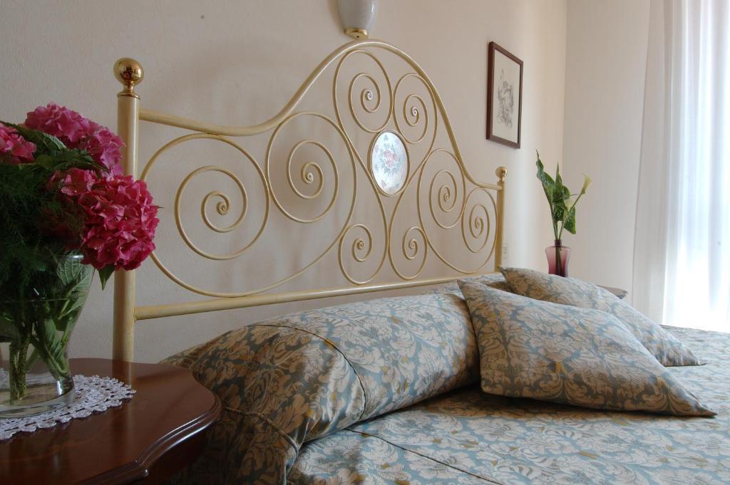 Hotel San Michele سان جيمينيانو الغرفة الصورة